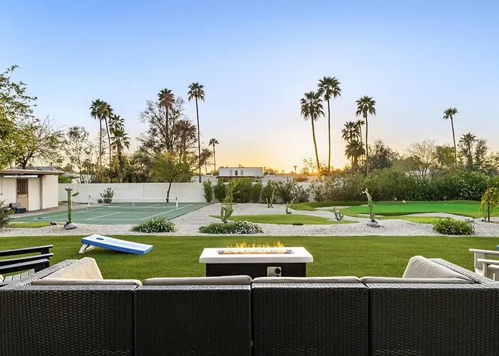 Private Acre Of Fun: Nine Hole Golf Course Pickleball Court Pool Table Heated Swimming Pool Holiday home