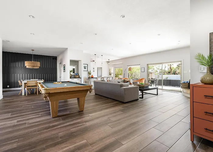 Private Acre Of Fun: Nine Hole Golf Course Pickleball Court Pool Table Heated Swimming Pool *