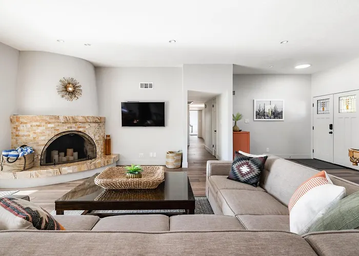 Private Acre Of Fun: Nine Hole Golf Course Pickleball Court Pool Table Heated Swimming Pool Scottsdale