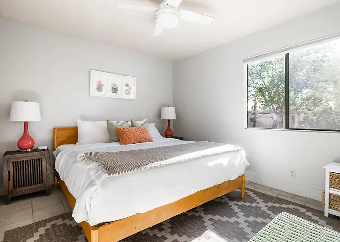 Private Acre Of Fun: Nine Hole Golf Course Pickleball Court Pool Table Heated Swimming Pool Holiday home Scottsdale