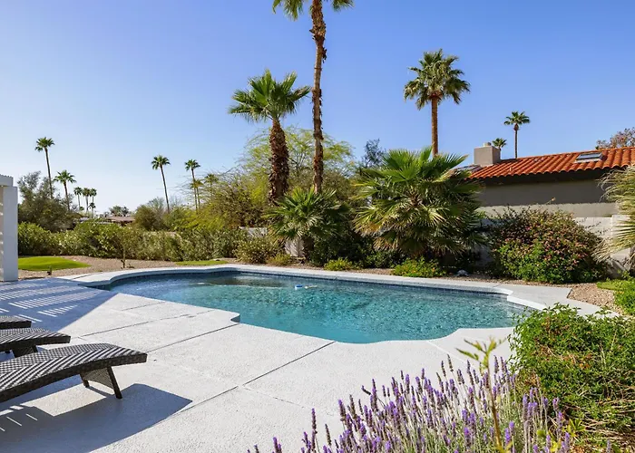 Private Acre Of Fun: Nine Hole Golf Course Pickleball Court Pool Table Heated Swimming Pool Holiday home Scottsdale