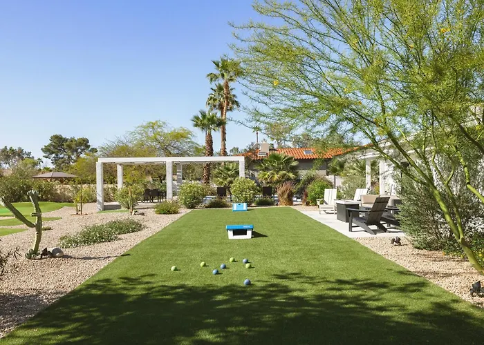 Holiday home Private Acre Of Fun: Nine Hole Golf Course Pickleball Court Pool Table Heated Swimming Pool
