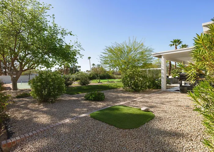Private Acre Of Fun: Nine Hole Golf Course Pickleball Court Pool Table Heated Swimming Pool Scottsdale
