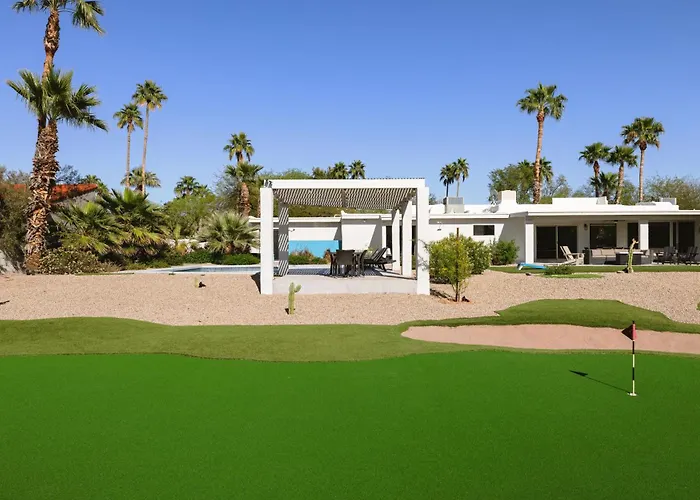 Private Acre Of Fun: Nine Hole Golf Course Pickleball Court Pool Table Heated Swimming Pool Holiday home Scottsdale