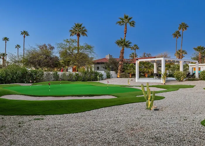 Private Acre Of Fun: Nine Hole Golf Course Pickleball Court Pool Table Heated Swimming Pool Holiday home