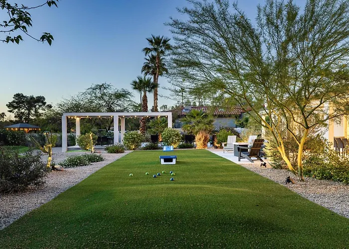 Private Acre Of Fun: Nine Hole Golf Course Pickleball Court Pool Table Heated Swimming Pool Holiday home