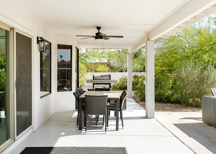 Private Acre Of Fun: Nine Hole Golf Course Pickleball Court Pool Table Heated Swimming Pool Holiday home Scottsdale
