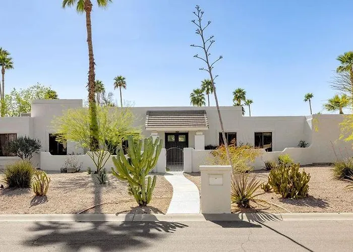 Holiday home Private Acre Of Fun: Nine Hole Golf Course Pickleball Court Pool Table Heated Swimming Pool Scottsdale